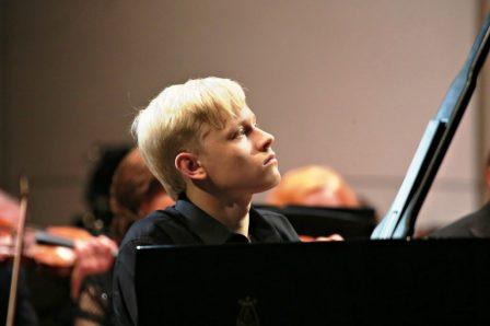 Aleksandr Malofeev il pianista russo 1.jpg