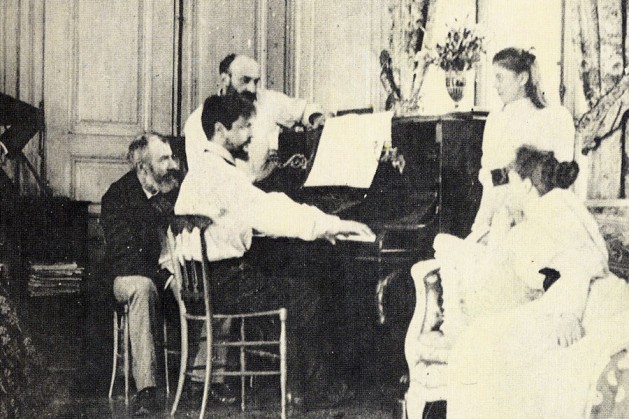 Debussy con le sue figlie.jpg
