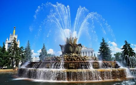 Fontana Il Fiore di Pietra a Mosca 1.jpg