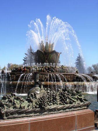 Fontana Il Fiore di Pietra a Mosca 4.jpg