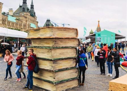 IL FESTIVAL DEI LIBRI LA PIAZZA ROSSA.jpg