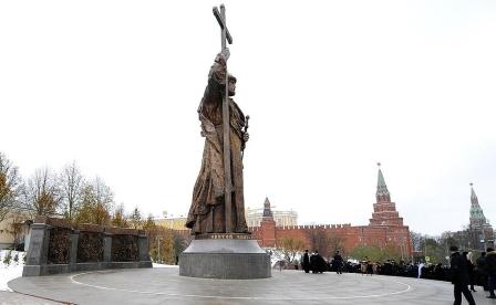 Il Monumento al Principe Vladimir a Mosca 2.jpg