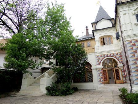 IL PALAZZO DEI BOIARDI ROMANOV A ZARJADJE 4.jpg