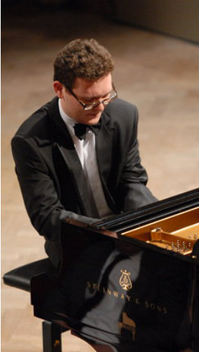 JURIJ FAVORIN pianista russo 2.jpg