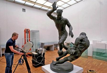 La scultura di Iosif Ciajkov I Calciatori 3.jpg