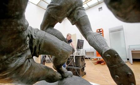 La scultura di Iosif Ciajkov I Calciatori 4.jpg