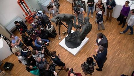 La scultura di Iosif Ciajkov I Calciatori 7.jpg