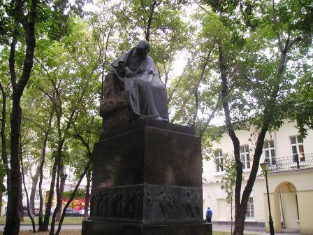 Monumento a Gogol.JPG
