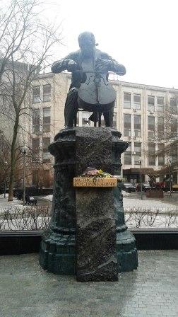 Monumento a Mstislav Rostropovich.jpg