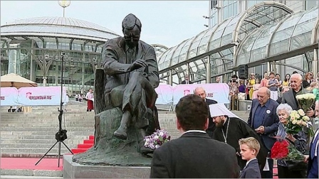 Monumento a Shostakovich a Mosca 1.jpg