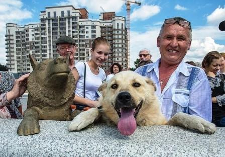 Monumento al cane Druzhk 3.jpg