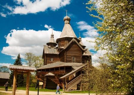 MUSEO DELL'ARCHITETTURA IN LEGNO VITOSLAVLITSY.jpg