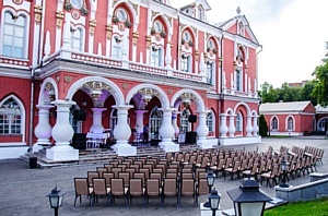Opera in Petroff Palace 3.jpg