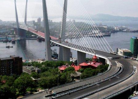 Ponte dOro a  Vladivostok.jpg