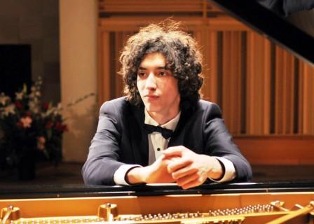 Roman Borisov pianista russo.jpg