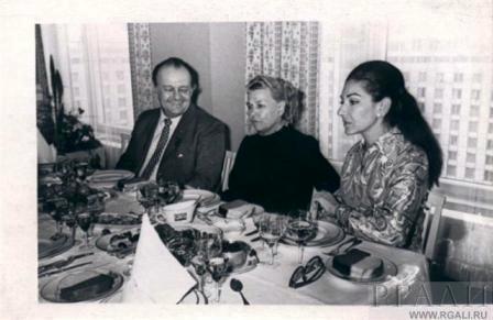 Tito Gobbi, Ekaterina Furtseva e Maria Callas a Mosca.jpg