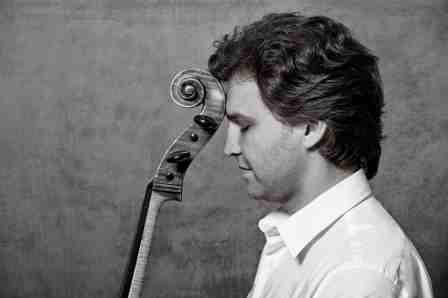 Aleksandr Buzlov violoncellista russo.jpg