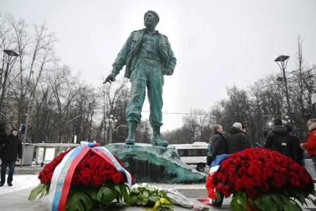 Il Monumento a Fidel Castro a Mosca 1.jpg