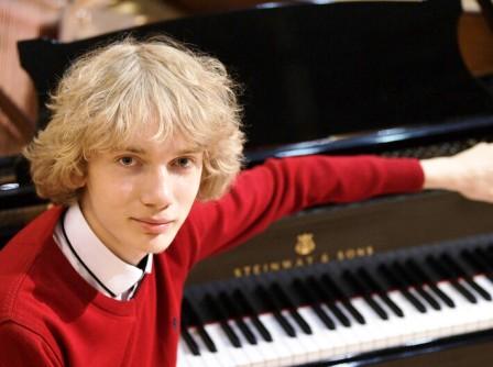 Ivan Bessonov pianista russo.jpg
