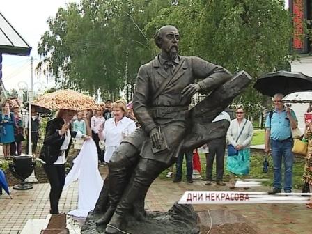 MONUMENTO A NIKOLAJ NEKRASSOV 2.jpg