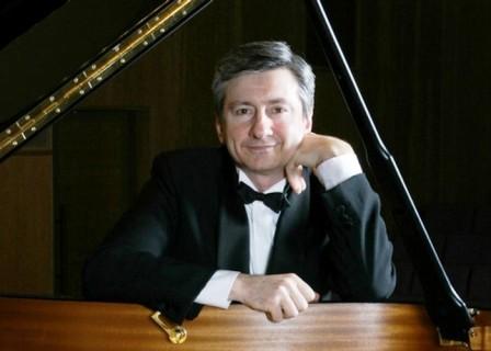 Vladimir Ovcinnikov pianista russo.jpg